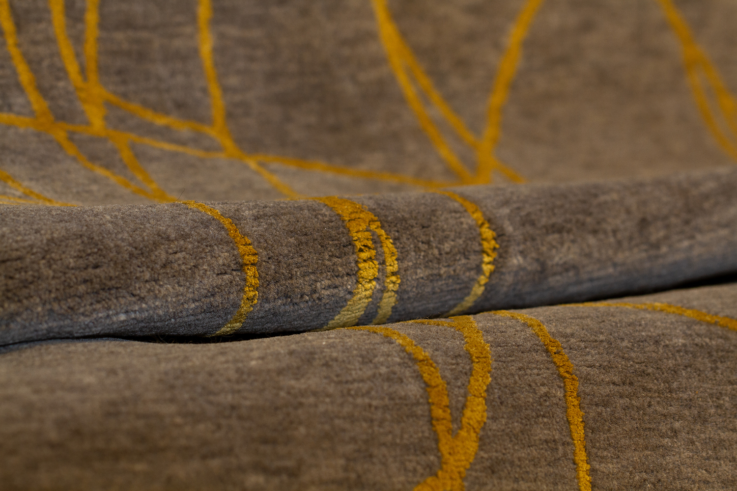 Tremore in Espresso, 10 ft. x 14 ft.